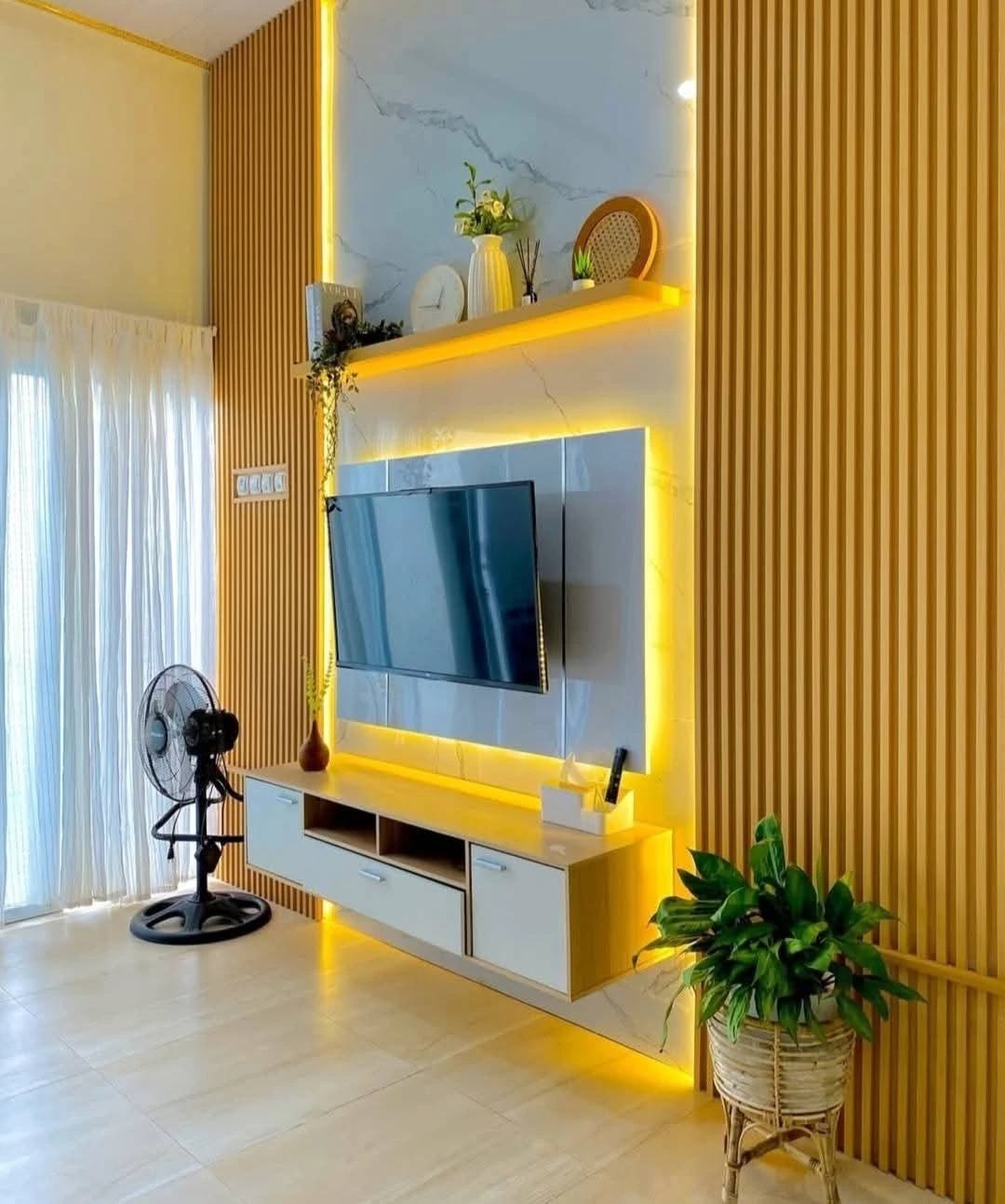 Backdrop TV Mewah dengan Pencahayaan